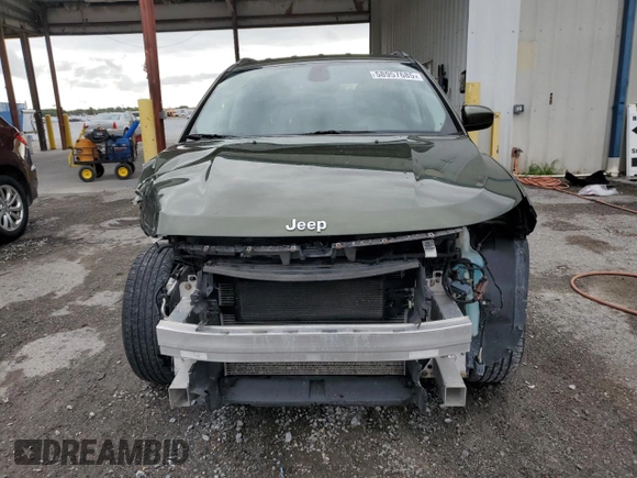 2019 Jeep Compass Latitude z VIN 3C4NJDBBXKT813862, wystawiony jako Copart lot #58957685 z przebiegiem 68 802 mil mil oraz Szkoda całkowita • Salvage title. Historia ofert i sprzedaży dostępna na DreamBid. Obrazek 5.