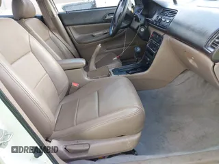 1996 Honda Accord LX with VIN 1HGCD5632TA125890, listed as a IAAI auction lot 41735849 with 428,158 mi miles and . Bid and sale history available at carsss.com. Image 5.