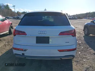 2021 Audi Q5 Prestige with VIN WA1CAAFY2M2096909, listed as a IAAI auction lot 40746125 with 10,025 mi miles. Bid and sale history available at carsss.com. Image 16.
