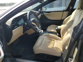 2017 Tesla Model S 100D z VIN 5YJSA1E2XHF173740, wystawiony jako Copart lot #62233125 z przebiegiem 73 932 mil mil oraz Szkoda całkowita • Salvage title. Historia ofert i sprzedaży dostępna na DreamBid. Obrazek 7.