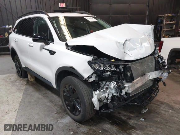 2022 Kia Sorento X-Line S z VIN 5XYRLDLC9NG118254, wystawiony jako IAAI lot #42109168 z przebiegiem 28 547 mil mil oraz . Historia ofert i sprzedaży dostępna na DreamBid. Obrazek 1.
