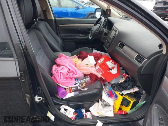 2015 Mitsubishi Outlander SE with VIN JA4AD3A36FZ002806, listed as a IAAI auction lot 42516137 with Not provided miles and . Bid and sale history available at DreamBid. Image 5.