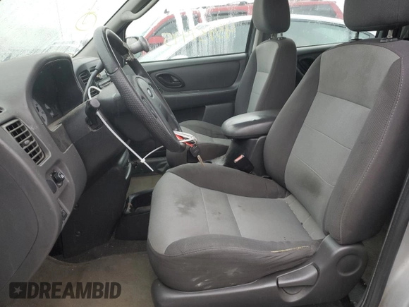 2004 Ford Escape XLS with VIN 1FMYU02164KA15802, listed as a Copart auction lot 43437495 with 255,846 mi miles and Clean Title. Bid and sale history available at DreamBid. Image 7.
