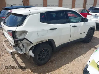 2018 Jeep Compass Sport с VIN 3C4NJCABXJT123085, выставлен на аукционе IAAI как лот 42321682 с пробегом 96 813 миль миль и . История ставок и продаж доступна на DreamBid. Изображение 4.