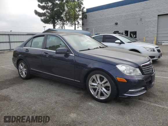 2013 Mercedes-Benz C 250 Sport z VIN WDDGF4HB5DR268186, wystawiony jako Copart lot #59209855 z przebiegiem 93 184 mil mil oraz Czysty tytuł • Clean title. Historia ofert i sprzedaży dostępna na DreamBid. Obrazek 4.
