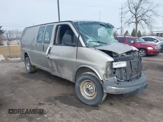 2002 GMC Savana z VIN 1GTHG39R121203395, wystawiony jako IAAI lot #41739349 z przebiegiem 140 692 mil mil oraz . Historia ofert i sprzedaży dostępna na DreamBid. Obrazek 1.