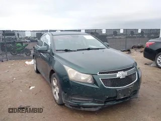 2014 Chevrolet Cruze 1LT z VIN 1G1PC5SBXE7145717, wystawiony jako IAAI lot #41953837 z przebiegiem 197 551 mil mil oraz . Historia ofert i sprzedaży dostępna na DreamBid. Obrazek 1.
