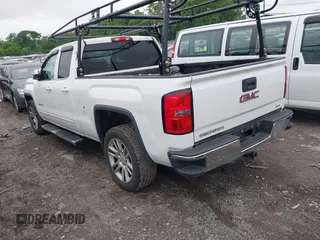 2015 GMC Sierra 1500 SLE z VIN 1GTR1UEH0FZ358519, wystawiony jako IAAI lot #42212768 z przebiegiem 144 324 mil mil oraz . Historia ofert i sprzedaży dostępna na DreamBid. Obrazek 3.