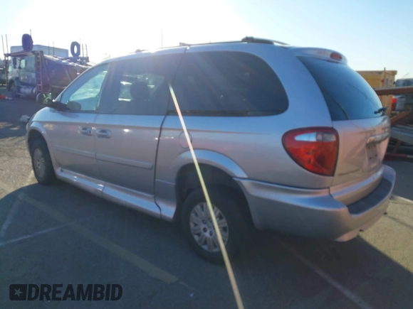 2007 Chrysler Town & Country LWB LX with VIN 2A4GP44R87R352599, listed as a IAAI auction lot 41333800 with 222,417 mi miles. Bid and sale history available at carsss.com. Image 3.