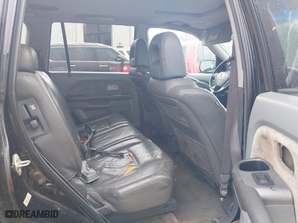 2005 Honda Pilot EX-L with VIN 5FNYF18575B037806, listed as a IAAI auction lot 41648506 with 384,633 mi miles. Bid and sale history available at carsss.com. Image 8.
