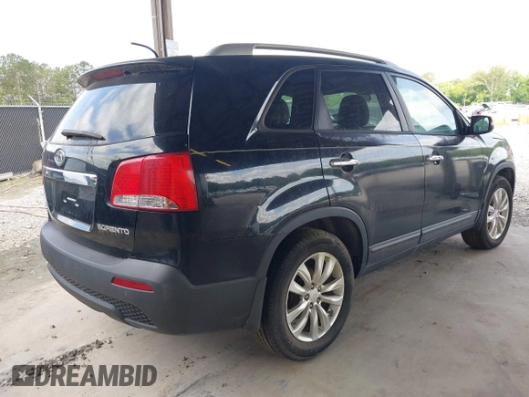 2011 Kia Sorento EX z VIN 5XYKU4A22BG040727, wystawiony jako IAAI lot #42285274 z przebiegiem 164 409 mil mil oraz . Historia ofert i sprzedaży dostępna na DreamBid. Obrazek 4.