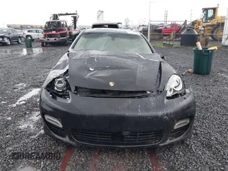 2010 Porsche Panamera Turbo z VIN WP0AC2A73AL090974, wystawiony jako IAAI lot #41105495 z przebiegiem 183 256 mil mil oraz . Historia ofert i sprzedaży dostępna na DreamBid. Obrazek 13.