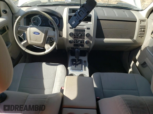 2012 Ford Escape XLT z VIN 1FMCU9DG5CKC08988, wystawiony jako Copart lot #60741765 z przebiegiem 93 114 mil mil oraz Czysty tytuł • Clean title. Historia ofert i sprzedaży dostępna na DreamBid. Obrazek 8.