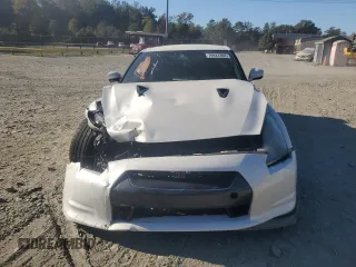 2010 Nissan GT-R Premium z VIN JN1AR5EF4AM231033, wystawiony jako Copart lot #76923304 z przebiegiem 85 706 mil mil oraz Szkoda całkowita • Salvage title. Historia ofert i sprzedaży dostępna na DreamBid. Obrazek 5.
