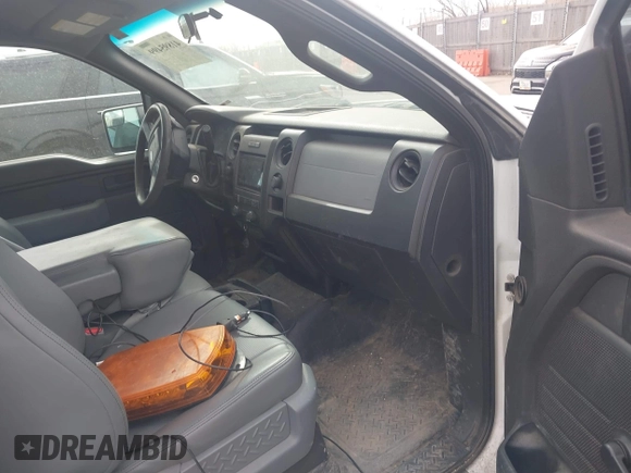 2014 Ford F-150 XL with VIN 1FTEX1EM0EKE57132, listed as a IAAI auction lot 41895499 with 260,186 mi miles and . Bid and sale history available at carsss.com. Image 5.