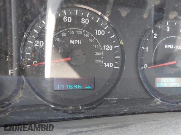 2005 Jeep Grand Cherokee Laredo z VIN 1J4GR48KX5C593240, wystawiony jako IAAI lot #40390746 z przebiegiem 177 646 mil mil oraz . Historia ofert i sprzedaży dostępna na DreamBid. Obrazek 7.