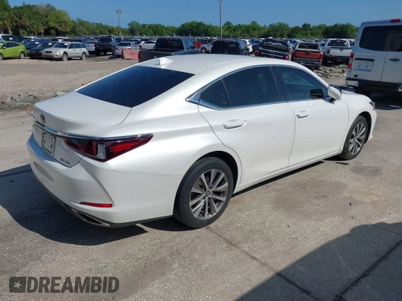 2019 Lexus ES with VIN 58ABZ1B13KU027719, listed as a IAAI auction lot 41945226 with 37,453 mi miles. Bid and sale history available at carsss.com. Image 4.