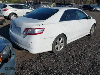 2011 Toyota Camry LE z VIN 4T1BF3EK9BU623949, wystawiony jako IAAI lot #42141513 z przebiegiem Nie podano mil oraz . Historia ofert i sprzedaży dostępna na DreamBid. Obrazek 4.