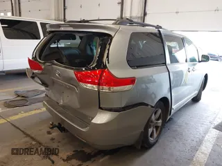 2012 Toyota Sienna LE AAS with VIN 5TDKK3DCXCS271299, listed as a IAAI auction lot 41376742 with 134,968 mi miles. Bid and sale history available at carsss.com. Image 4.
