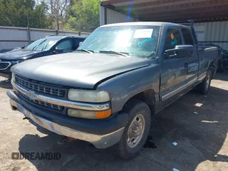 1999 Chevrolet Silverado 2500 LS z VIN 1GCGC29U0XE197465, wystawiony jako IAAI lot #41982958 z przebiegiem Nie podano mil oraz . Historia ofert i sprzedaży dostępna na DreamBid. Obrazek 2.