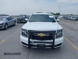 2018 Chevrolet Tahoe Commercial z VIN 1GNSKDEC8JR238969, wystawiony jako IAAI lot #42440047 z przebiegiem 126 373 mil mil oraz . Historia ofert i sprzedaży dostępna na DreamBid. Obrazek 12.