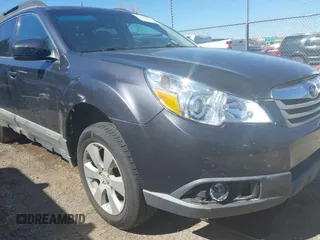 2010 Subaru Outback Premium All-Weather Anniversary z VIN 4S4BRBCC4A3357449, wystawiony jako IAAI lot #41719216 z przebiegiem 200 784 mil mil oraz . Historia ofert i sprzedaży dostępna na DreamBid. Obrazek 6.