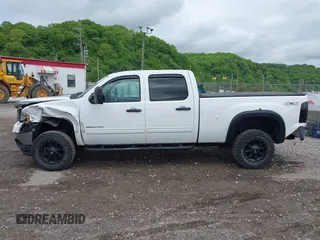 2013 GMC Sierra 2500HD SLE с VIN 1GT120CG8DF163084, выставлен на аукционе IAAI как лот 42265013 с пробегом 160 890 миль миль и . История ставок и продаж доступна на DreamBid. Изображение 15.