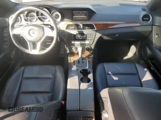 2013 Mercedes-Benz C 300 Sport z VIN WDDGF8AB7DR245588, wystawiony jako Copart lot #58091295 z przebiegiem 90 242 mil mil oraz Szkoda całkowita • Salvage title. Historia ofert i sprzedaży dostępna na DreamBid. Obrazek 8.