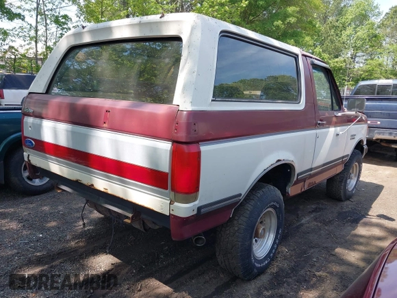1989 Ford Bronco XL with VIN 1FMEU15N8KLB48656, listed as a IAAI auction lot 42142524 with 87,459 mi miles. Bid and sale history available at carsss.com. Image 4.