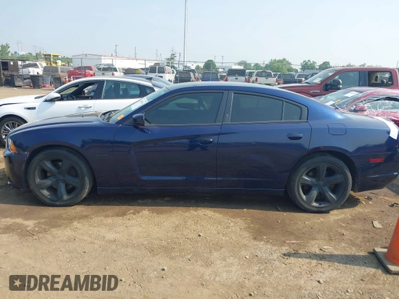 2014 Dodge Charger RT z VIN 2C3CDXCT8EH342657, wystawiony jako IAAI lot #42405941 z przebiegiem 131 120 mil mil oraz . Historia ofert i sprzedaży dostępna na DreamBid. Obrazek 14.