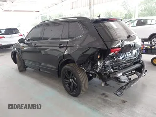 2024 Volkswagen Tiguan SE R-Line Black z VIN 3VVCB7AX4RM106944, wystawiony jako IAAI lot #42121362 z przebiegiem 11 777 mil mil oraz . Historia ofert i sprzedaży dostępna na DreamBid. Obrazek 15.