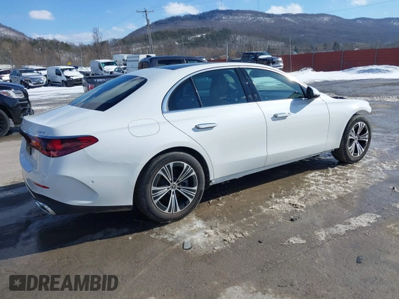 2025 Mercedes-Benz E 350 z VIN W1KLF4HB1SA116741, wystawiony jako IAAI lot #41553271 z przebiegiem 1 025 mil mil oraz . Historia ofert i sprzedaży dostępna na DreamBid. Obrazek 4.