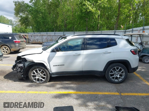 2022 Jeep Compass Latitude Lux with VIN 3C4NJDFB7NT112307, listed as a IAAI auction lot 42330292 with 77,240 mi miles and . Bid and sale history available at DreamBid. Image 15.