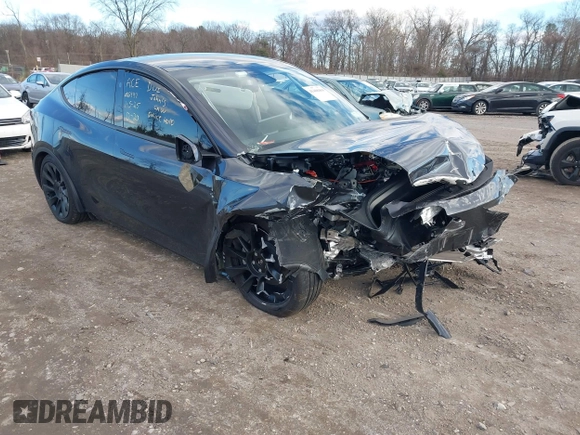 2024 Tesla Model Y Long Range z VIN 7SAYGDEE5RA317748, wystawiony jako IAAI lot #41468404 z przebiegiem 3 476 mil mil oraz . Historia ofert i sprzedaży dostępna na DreamBid. Obrazek 1.
