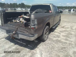 2006 Ford F-150 XLT z VIN 1FTPW12VX6KD51846, wystawiony jako IAAI lot #42361764 z przebiegiem 430 270 mil mil oraz . Historia ofert i sprzedaży dostępna na DreamBid. Obrazek 4.