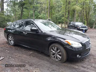 2011 Infiniti M37 with VIN JN1BY1AR5BM374686, listed as a IAAI auction lot 40399732 with 208,337 mi miles. Bid and sale history available at carsss.com. Image 1.