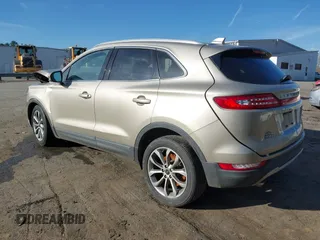 2015 Lincoln MKC z VIN 5LMCJ1A93FUJ26649, wystawiony jako IAAI lot #41832976 z przebiegiem 215 692 mil mil oraz . Historia ofert i sprzedaży dostępna na DreamBid. Obrazek 3.