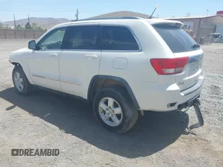 2011 Jeep Grand Cherokee Laredo z VIN 1J4RR4GG7BC555983, wystawiony jako IAAI lot #42361563 z przebiegiem 50 153 mil mil oraz . Historia ofert i sprzedaży dostępna na DreamBid. Obrazek 3.