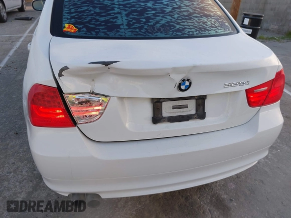 2011 BMW 3 Series 328i with VIN WBAPH5G57BNM76870, listed as a IAAI auction lot 41900288 with 191,609 mi miles and . Bid and sale history available at carsss.com. Image 6.