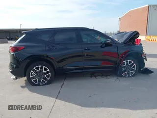 2024 Chevrolet Blazer RS z VIN 3GNKBERS5RS181954, wystawiony jako IAAI lot #42057083 z przebiegiem 10 701 mil mil oraz . Historia ofert i sprzedaży dostępna na DreamBid. Obrazek 14.