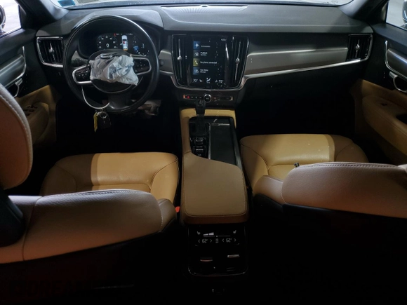 2017 Volvo S90 Momentum with VIN YV1A22MK4H1003683, listed as a Copart auction lot 52004935 with 91,572 mi miles and Salvage Title. Bid and sale history available at carsss.com. Image 8.