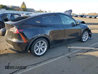 2022 Tesla Model Y Long Range with VIN 7SAYGAEE1NF562042, listed as a Copart auction lot 45702845 with 34,240 mi miles and Salvage Title. Bid and sale history available at carsss.com. Image 3.