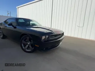 2014 Dodge Challenger SXT z VIN 2C3CDYAG8EH196532, wystawiony jako Copart lot #87491535 z przebiegiem 132 322 mil mil oraz Czysty tytuł • Clean title. Historia ofert i sprzedaży dostępna na DreamBid. Obrazek 11.