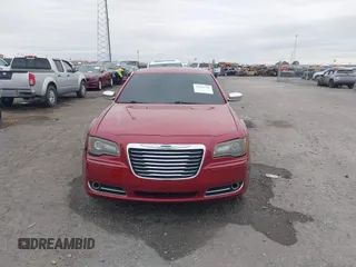2012 Chrysler 300 Limited z VIN 2C3CCACG7CH250858, wystawiony jako IAAI lot #41709739 z przebiegiem 236 991 mil mil oraz . Historia ofert i sprzedaży dostępna na DreamBid. Obrazek 12.