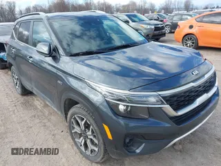 2021 Kia Seltos EX z VIN KNDERCAA2M7137118, wystawiony jako IAAI lot #42023285 z przebiegiem 77 592 mil mil oraz . Historia ofert i sprzedaży dostępna na DreamBid. Obrazek 1.