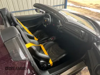 2014 Ferrari 458 Italia z VIN ZFF68NHA6E0201648, wystawiony jako Copart lot #41274584 z przebiegiem 15 586 mil mil oraz . Historia ofert i sprzedaży dostępna na DreamBid. Obrazek 10.