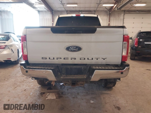 2017 Ford F-250 Lariat z VIN 1FT7W2BTXHEC81609, wystawiony jako IAAI lot #41497213 z przebiegiem 176 644 mil mil oraz . Historia ofert i sprzedaży dostępna na DreamBid. Obrazek 17.