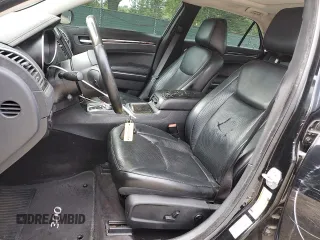 2016 Chrysler 300 C z VIN 2C3CCAEG7GH343186, wystawiony jako Copart lot #60067725 z przebiegiem 107 770 mil mil oraz Szkoda całkowita • Salvage title. Historia ofert i sprzedaży dostępna na DreamBid. Obrazek 7.