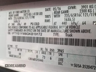 2016 Ford Transit Cargo z VIN 1FTYE1YM8GKB19172, wystawiony jako IAAI lot #42788511 z przebiegiem 143 978 mil mil oraz . Historia ofert i sprzedaży dostępna na DreamBid. Obrazek 19.