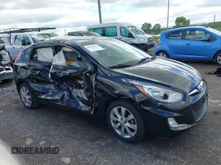 2012 Hyundai Accent SE z VIN KMHCU5AE0CU031475, wystawiony jako IAAI lot #42196146 z przebiegiem 122 489 mil mil oraz . Historia ofert i sprzedaży dostępna na DreamBid. Obrazek 1.